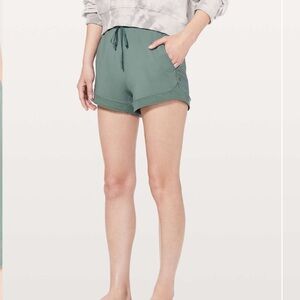 Lululemon Sunsetting Short *3" Juniper